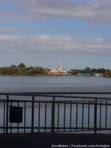 No crowds today...full park hours and Christmas decorations! Undercover tourist.com never fails me!