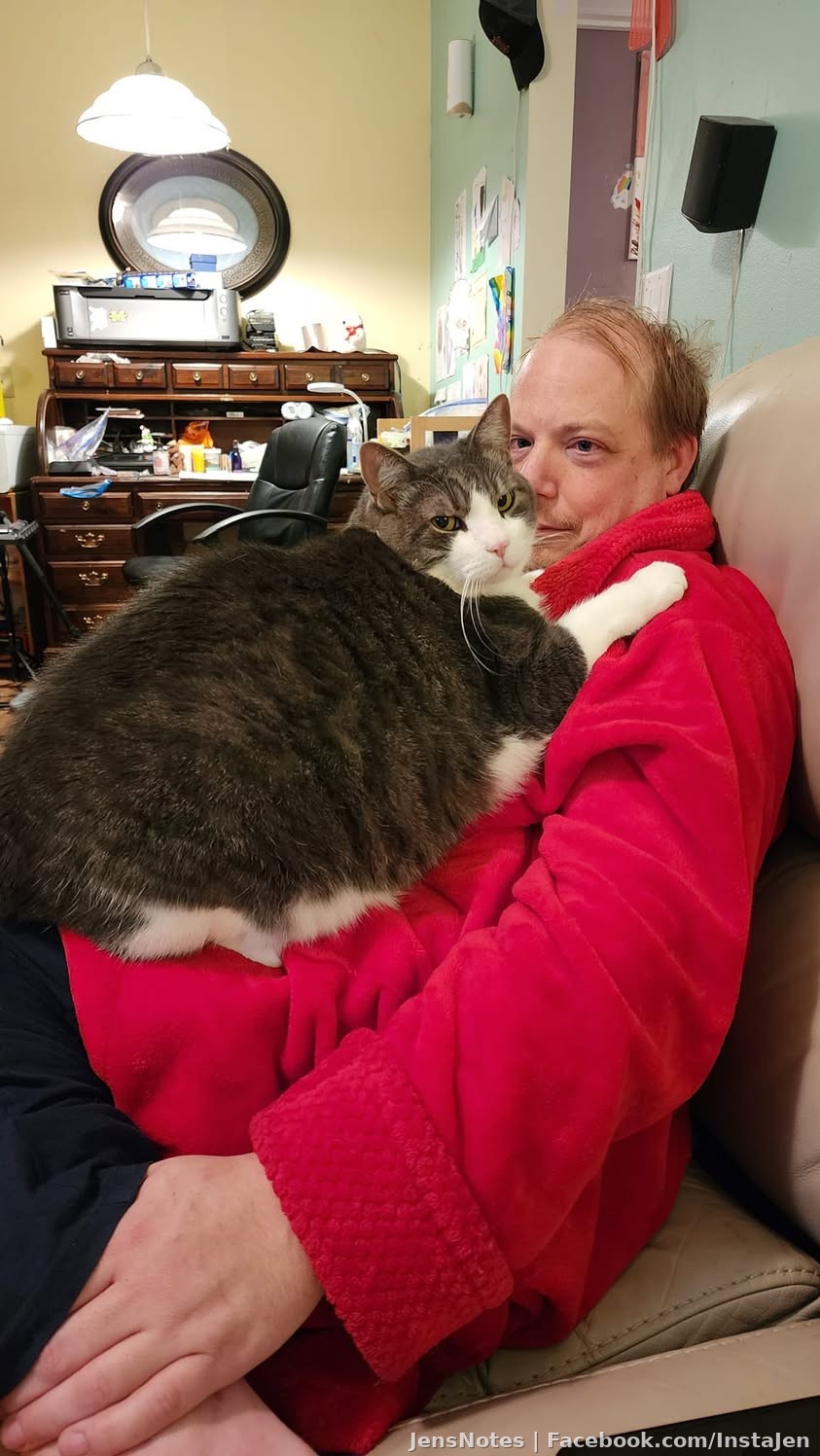 Omg Squeaker is enormous lol.